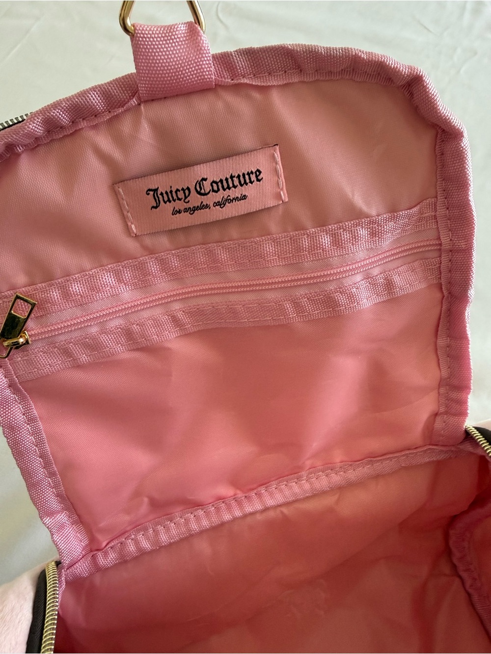 Juicy Couture Light Pink Fuzzy Travel Cosmetic Case - Picture 4 of 7